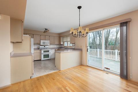 433 Eagles Nest Dr, Darien, IL 60561 photo 8
