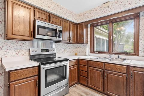 8200 Kathryn Ct, Burr Ridge, IL 60527 photo 5