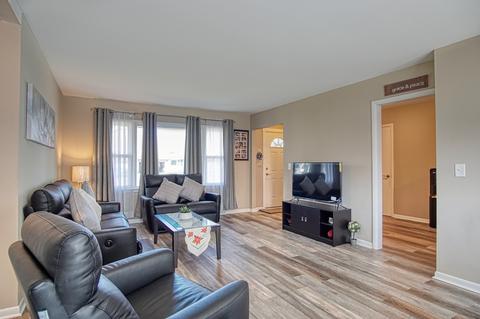 931 Deborah Ave, Elgin, IL 60123 photo 3