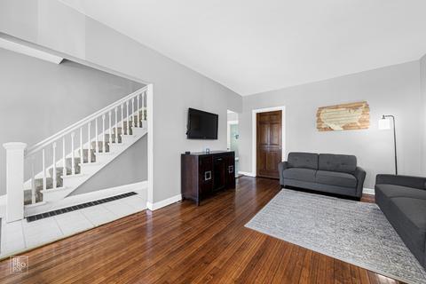 8 S State St, Aurora, IL 60505 photo 2