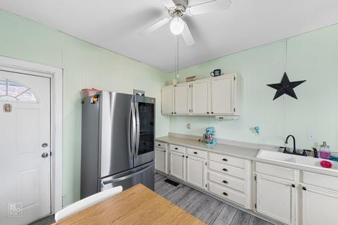 8 S State St, Aurora, IL 60505 photo 7
