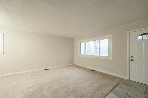 189 Fletcher Dr, Wheeling, IL 60090 photo 2