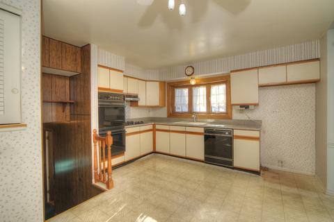 81 Ambleside Rd, Des Plaines, IL 60016 photo 11