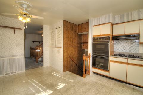 81 Ambleside Rd, Des Plaines, IL 60016 photo 10