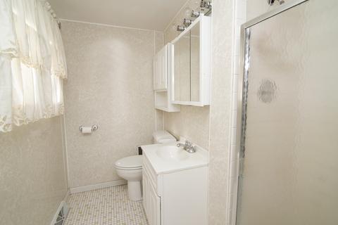 81 Ambleside Rd, Des Plaines, IL 60016 photo 17