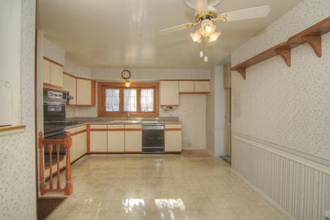81 Ambleside Rd, Des Plaines, IL 60016 photo 12