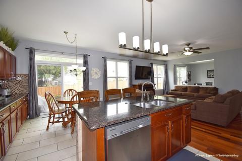 618 Donegal Dr, Elgin, IL 60124 photo 3