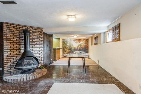 996 Bruce Dr, Elgin, IL 60120 photo 13