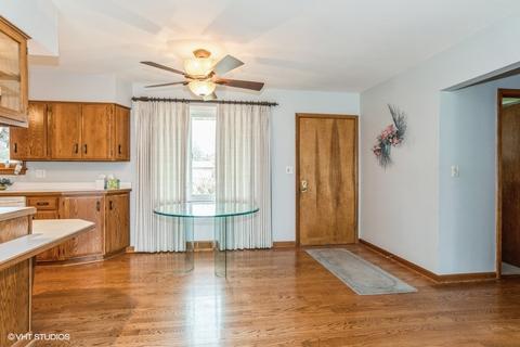 996 Bruce Dr, Elgin, IL 60120 photo 4