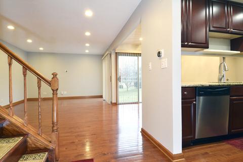 637 Darien Ct, Hoffman Estates, IL 60169 photo 3