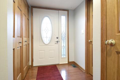 637 Darien Ct, Hoffman Estates, IL 60169 photo 2