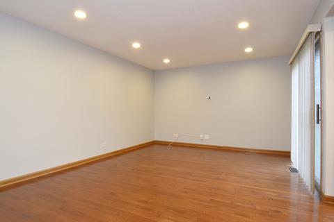 637 Darien Ct, Hoffman Estates, IL 60169 photo 4