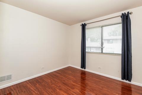 563 Forum Dr, Roselle, IL 60172 photo 7