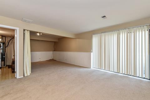 563 Forum Dr, Roselle, IL 60172 photo 5