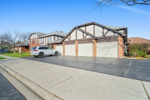 232 Stanhope Dr #B, Willowbrook, IL 60527 photo 2