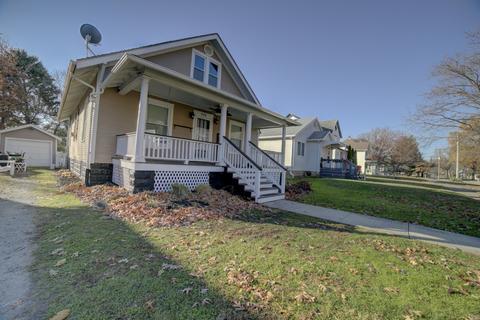 551 E Locust St, Watseka, IL 60970 photo 2