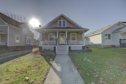 551 E Locust St, Watseka, IL 60970 photo 1