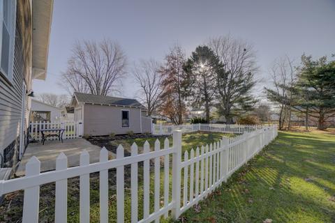 551 E Locust St, Watseka, IL 60970 photo 7