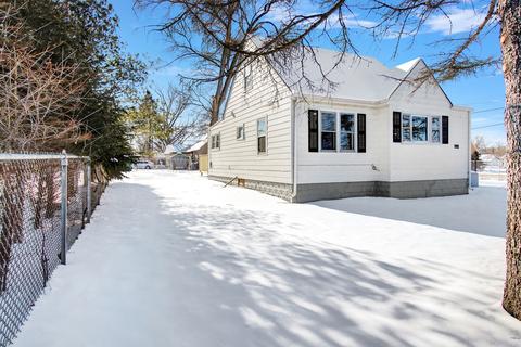 1 E Willow Dr, Round Lake Park, IL 60073 photo 7