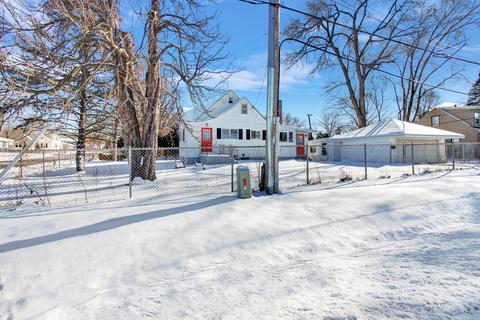 1 E Willow Dr, Round Lake Park, IL 60073 photo 2