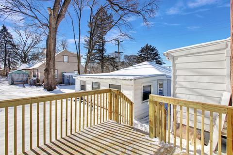 1 E Willow Dr, Round Lake Park, IL 60073 photo 4