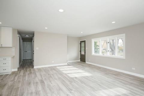 594 Frederick Ln, Hoffman Estates, IL 60169 photo 4