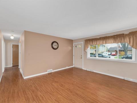 461 Farthing Ln, Des Plaines, IL 60016 photo 4