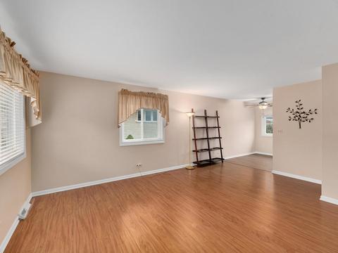 461 Farthing Ln, Des Plaines, IL 60016 photo 5