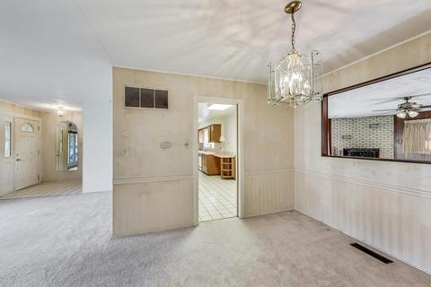 3303 Saint James St, Rolling Meadows, IL 60008 photo 7