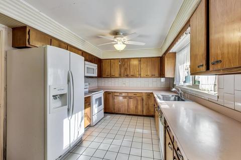 3303 Saint James St, Rolling Meadows, IL 60008 photo 9