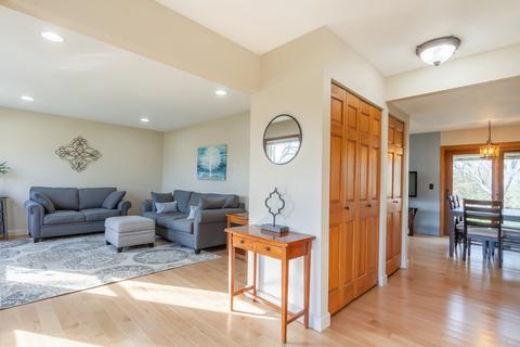 1168 S Appletree Ln, Bartlett, IL 60103 photo 4