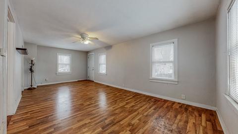 900 Carr St, Elgin, IL 60123 photo 4