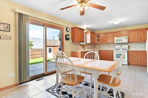 816 Edgewater Dr, Minooka, IL 60447 photo 4