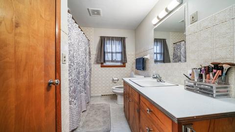 412 E 10th St, Pecatonica, IL 61063 photo 11