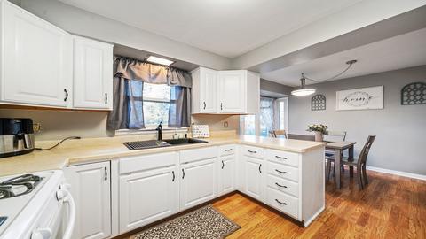 412 E 10th St, Pecatonica, IL 61063 photo 8