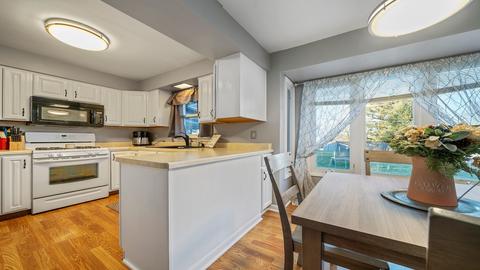412 E 10th St, Pecatonica, IL 61063 photo 6