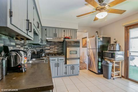14101 S Manistee Ave, Burnham, IL 60633 photo 4