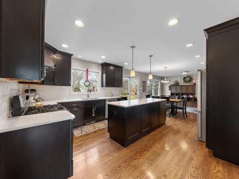 26 W368 Blackhawk Dr, Wheaton, IL 60189 photo 9