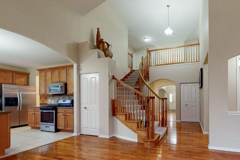 5724 Red Oak Dr, Hoffman Estates, IL 60192 photo 4