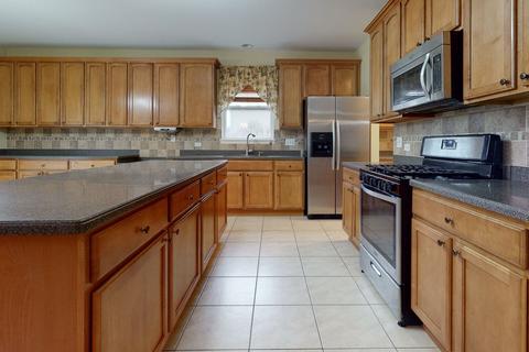 5724 Red Oak Dr, Hoffman Estates, IL 60192 photo 8
