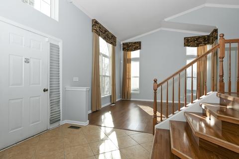 1010 Eagle Point Dr, Matteson, IL 60443 photo 2
