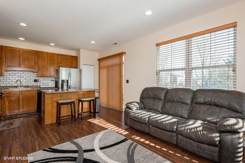 437 Azalea St, Elgin, IL 60124 photo 3