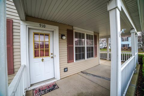 910 Symphony Dr, Aurora, IL 60504 photo 3