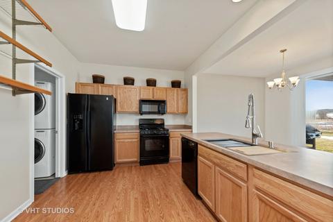 614 Legend Ln, Mchenry, IL 60050 photo 4