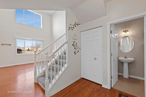 614 Legend Ln, Mchenry, IL 60050 photo 2