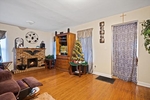 331 Grant Pl, Aurora, IL 60505 photo 4