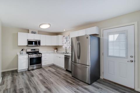 1001 E Shelbourne Dr, Normal, IL 61761 photo 2