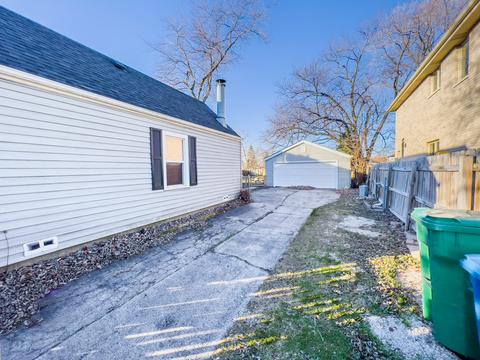 8612 Mansfield Ave, Burbank, IL 60459 photo 5