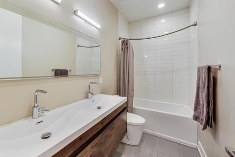 2339 N Drake Ave, Chicago, IL 60647 photo 15