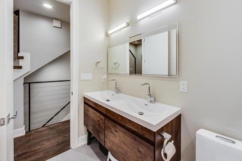 2339 N Drake Ave, Chicago, IL 60647 photo 16